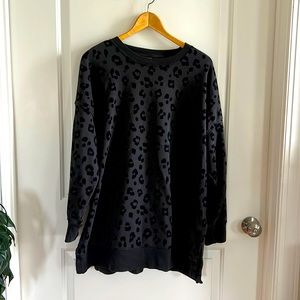 Long Old Navy XL gray and black leopard sweatshirt